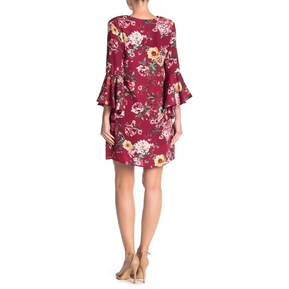 Everly Floral V-neck Shift Dress Women's S‎ Fairy Feminine - Picture 2 of 6